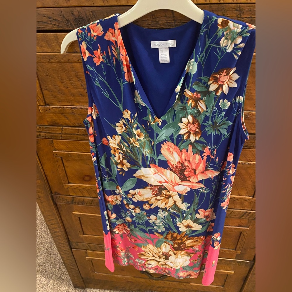 London Times floral sleeveless v-neck dress